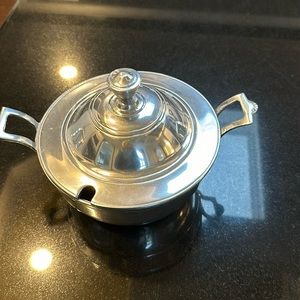 Wilton Armetale tureen/soup server